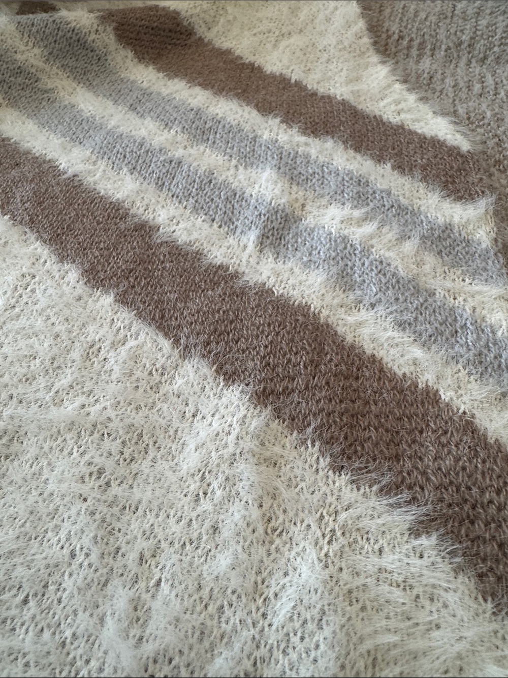 Lumiere NWT Cream and Tan Chevron Fuzzy Long Cardigan Cozy Winter Size Medium - Picture 5 of 5